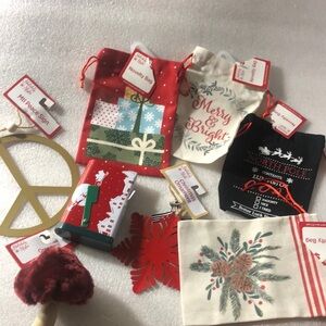 Christmas collector-8 pcs -4 Novelty bag 3 ornaments- 1 mini letter box